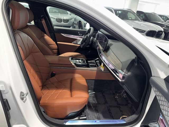 New 2026 Mineral White Metallic BMW 760i xDrive image 9