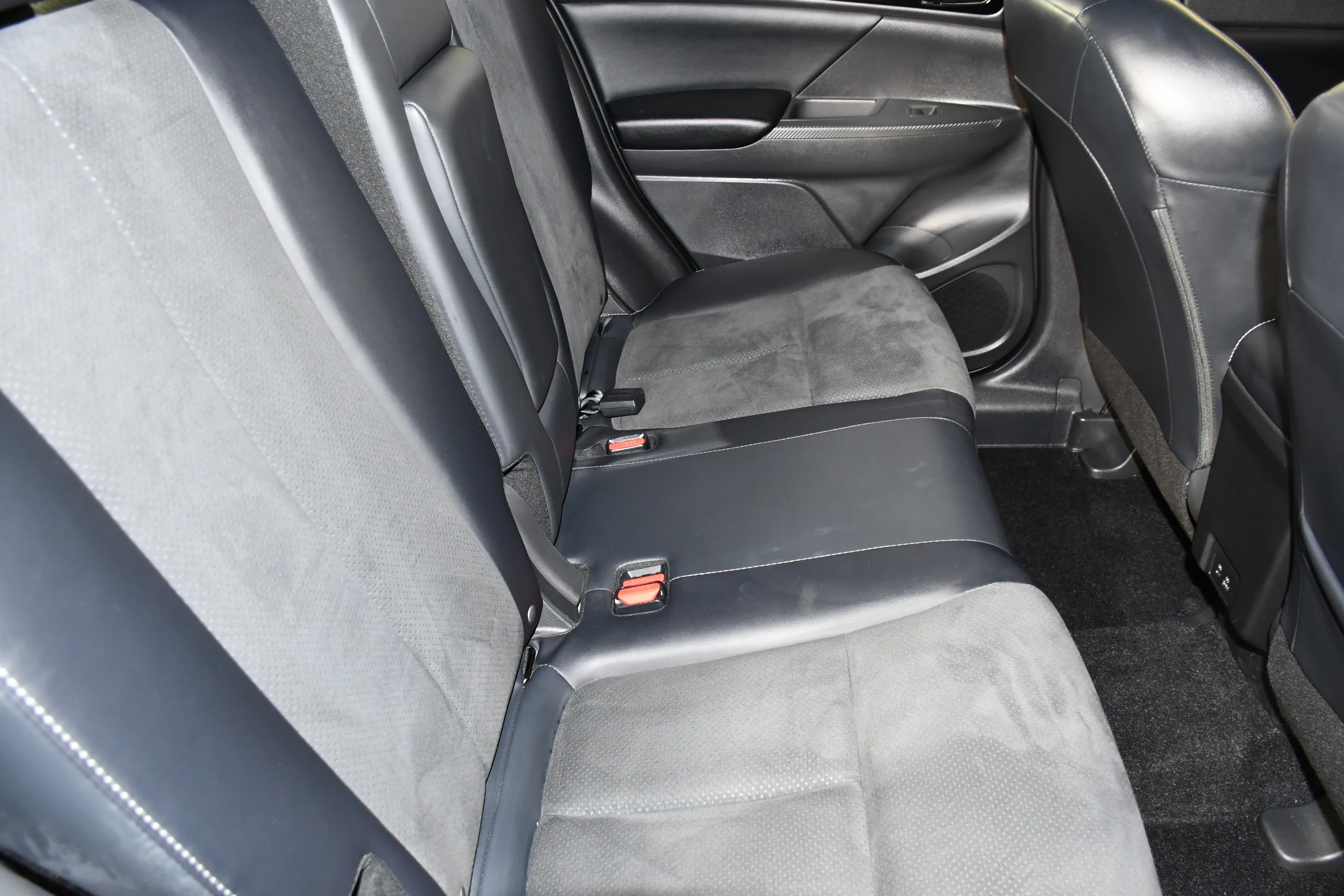 Certified Used 2024 Red Diamond Mitsubishi SE image 44