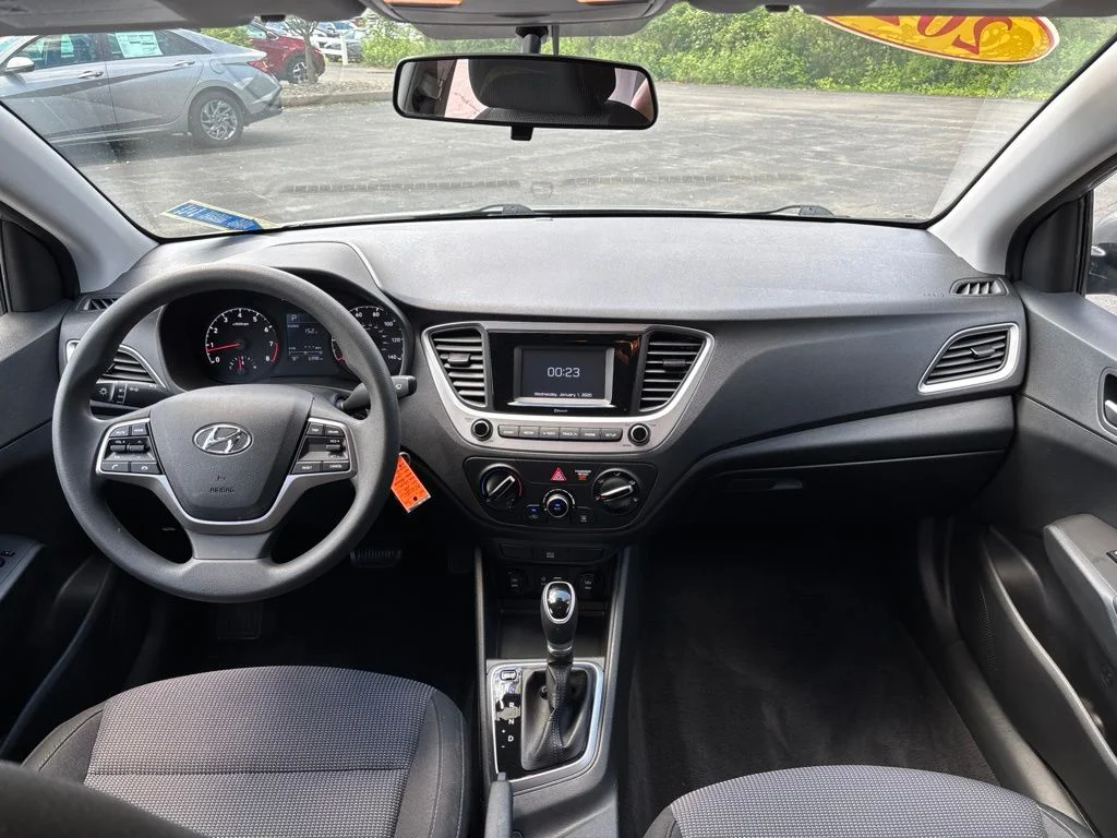 Used 2022 Gray Hyundai SE image 15