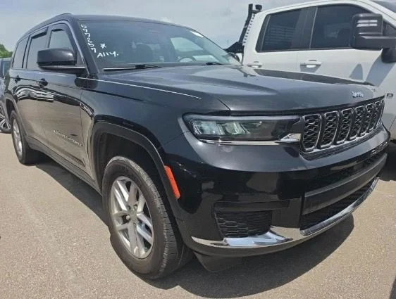 Used 2022 Black Jeep Laredo image 4
