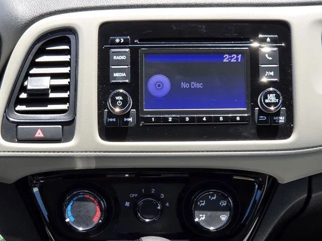 Used 2021  Honda LX image 10