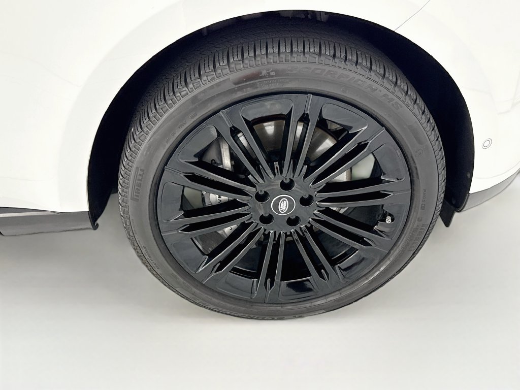 Certified Used 2025 Fuji White Land Rover SE image 31