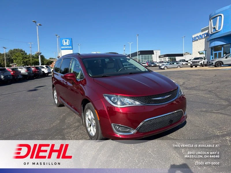 Used 2019 Red Chrysler Touring L image 1