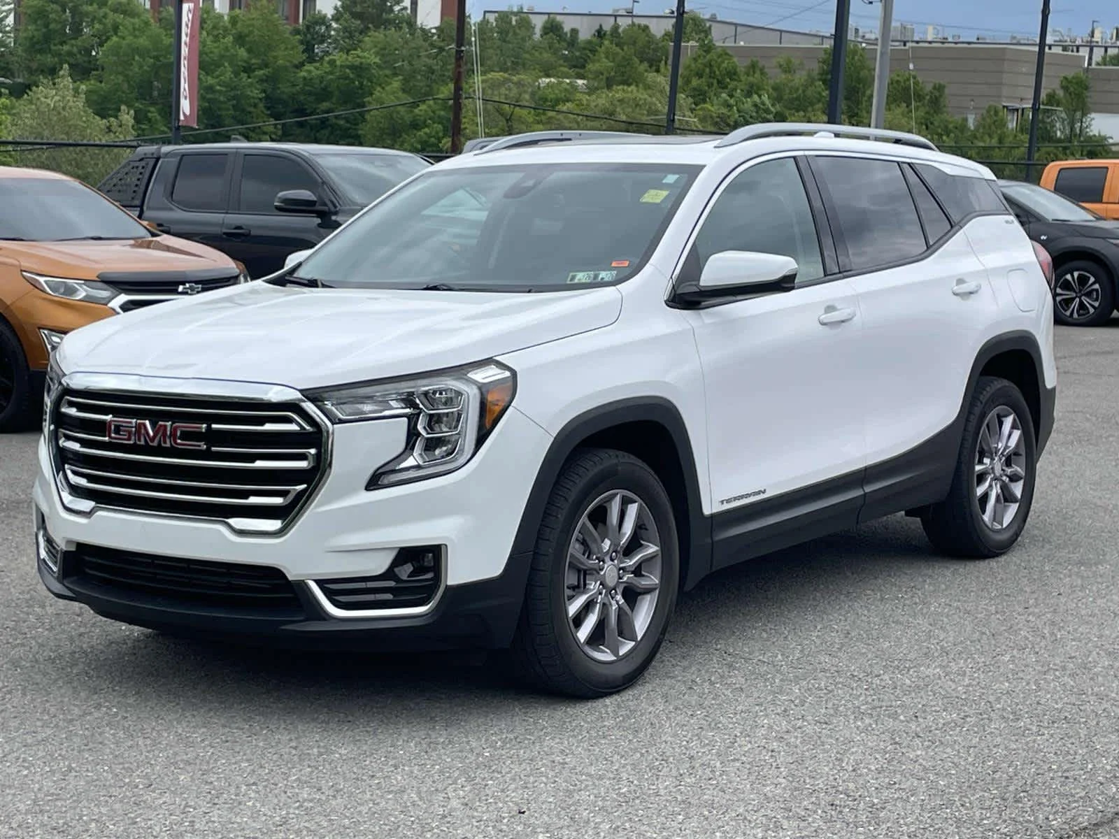 Used 2023 Summit White GMC SLT image 11