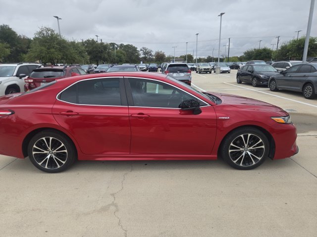 Used 2020 Supersonic Red Toyota SE image 2