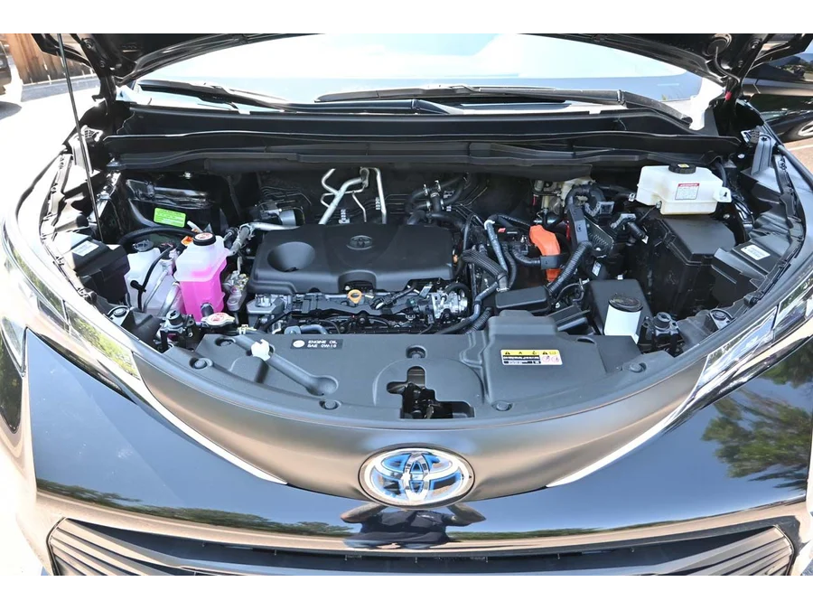 2025 Toyota Sienna XLE - Photo 35