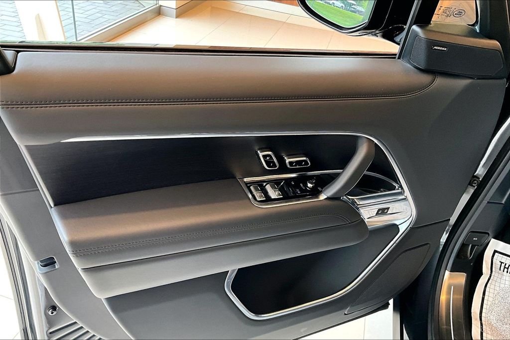 2026 Land Rover Range Rover SE - Photo 12