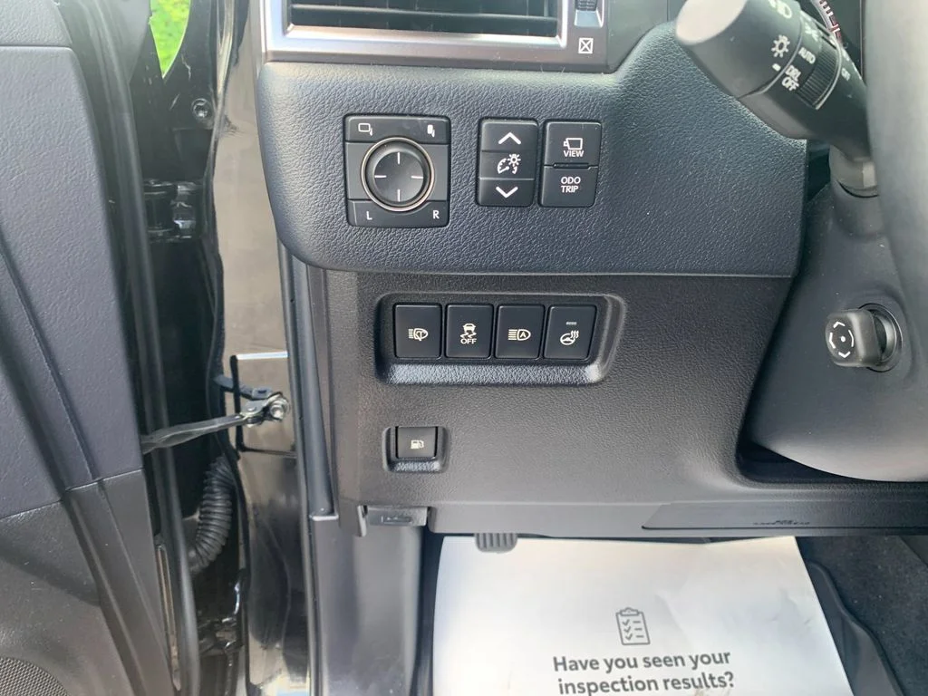 Used 2023 Black Lexus 460 image 33