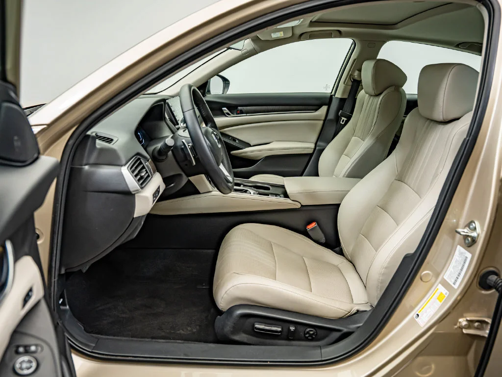 Used 2018 Gold Honda Touring image 31