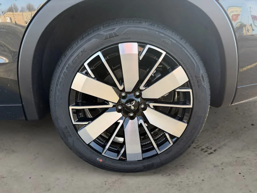 New 2026 Labrador Black Pearl Mitsubishi SEL image 9