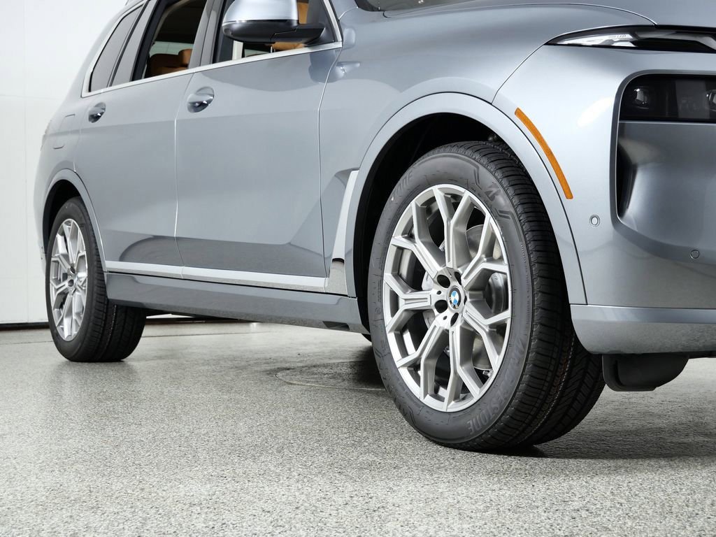 Used 2026 Skyscraper Grey Metallic BMW xDrive40i image 7