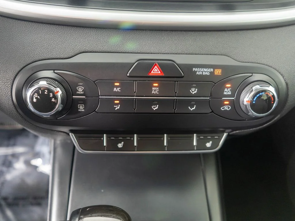 Used 2016 White Kia LX image 19