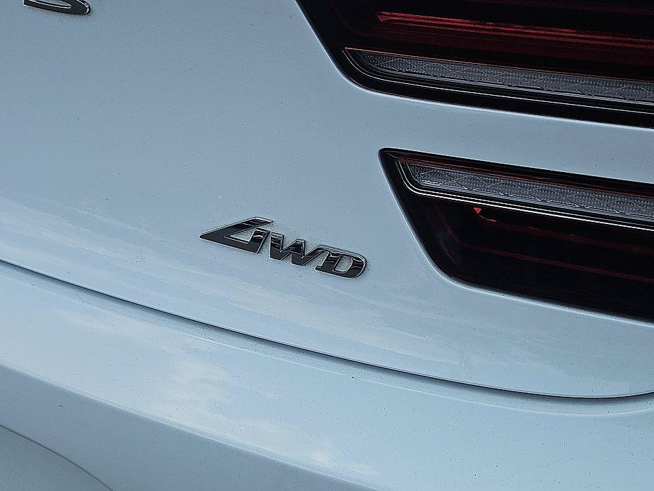 Certified Used 2025 Uyuni White Genesis 2.5T Sport Prestige image 9