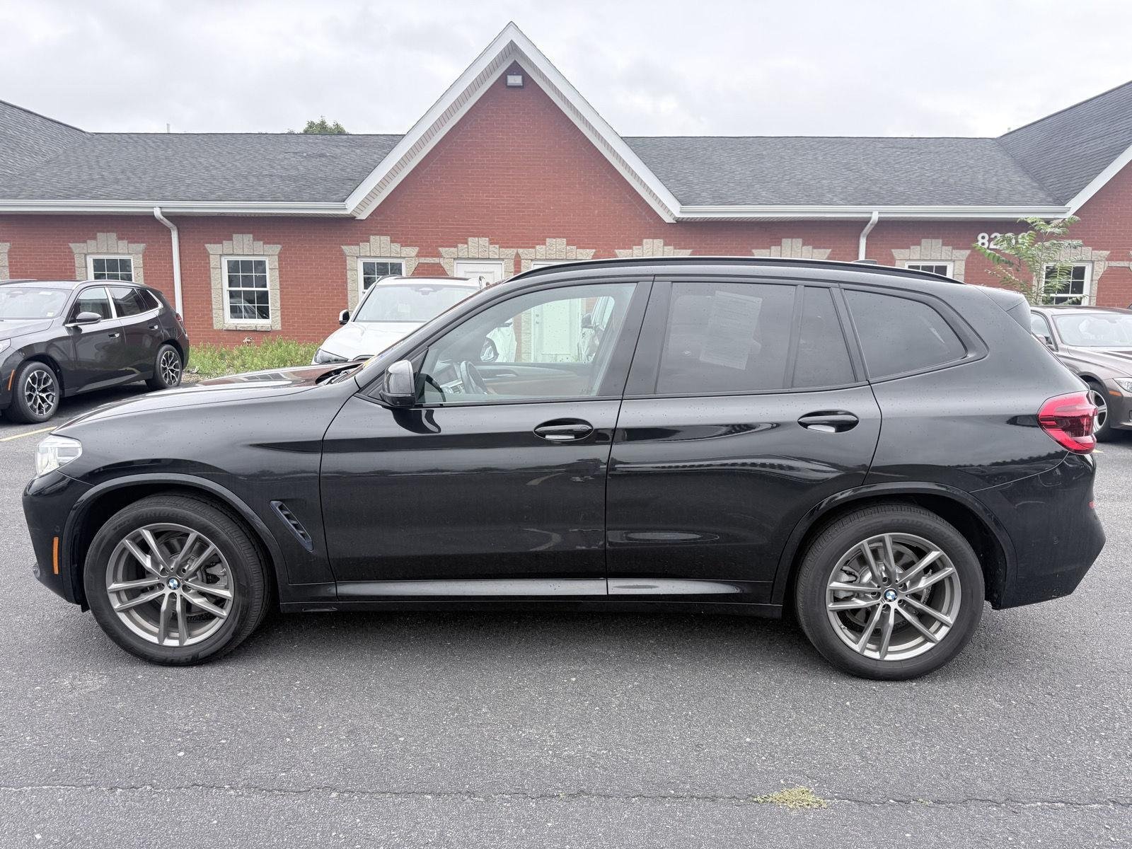 Used 2020 Black Sapphire Metallic BMW xDrive30i image 4