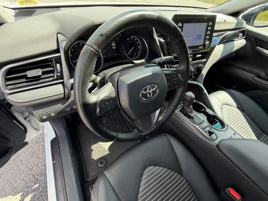 Used 2023 White Toyota SE image 17