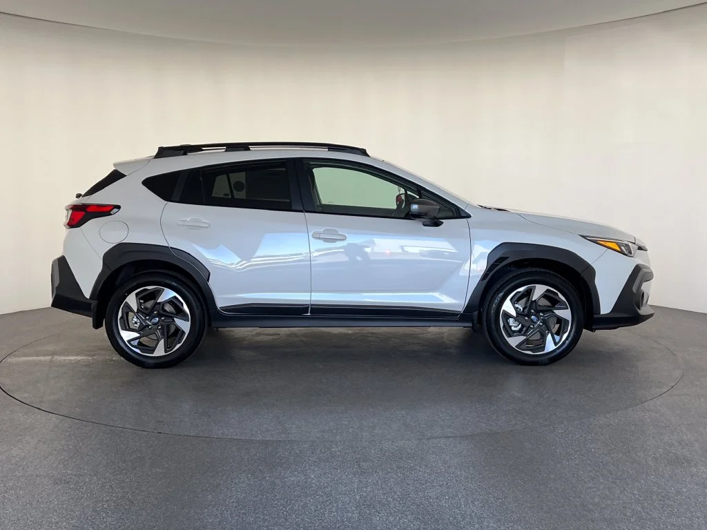 New 2026 CRYSTAL WHITE PEARL Subaru Limited image 2