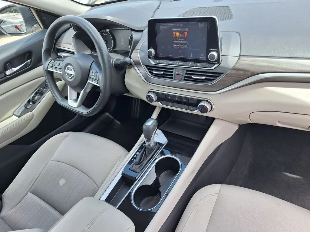 Used 2024 White Nissan 2.5 SV image 27