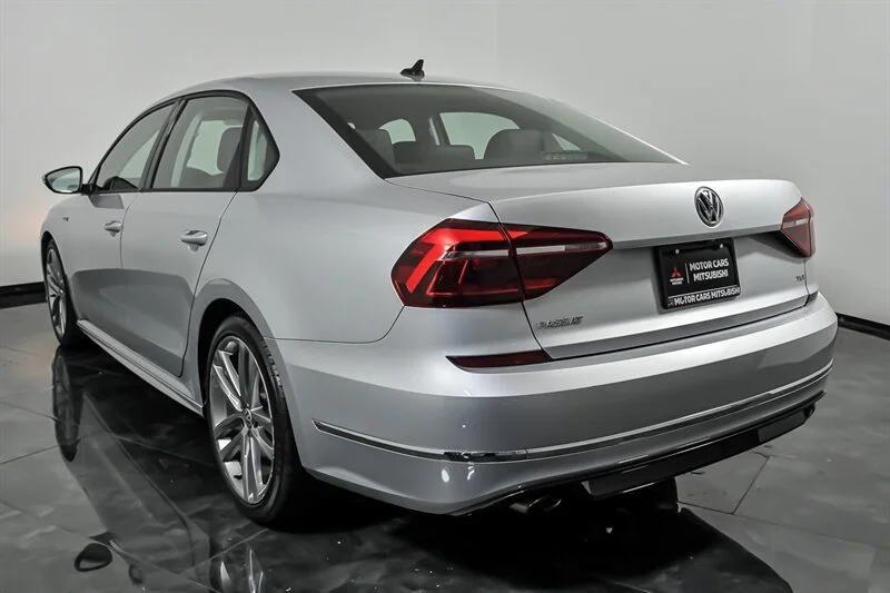 Used 2018 Reflex Silver Metallic Volkswagen 2.0T R-Line image 7