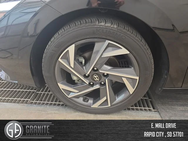 2025 Hyundai Elantra SEL - Photo 27