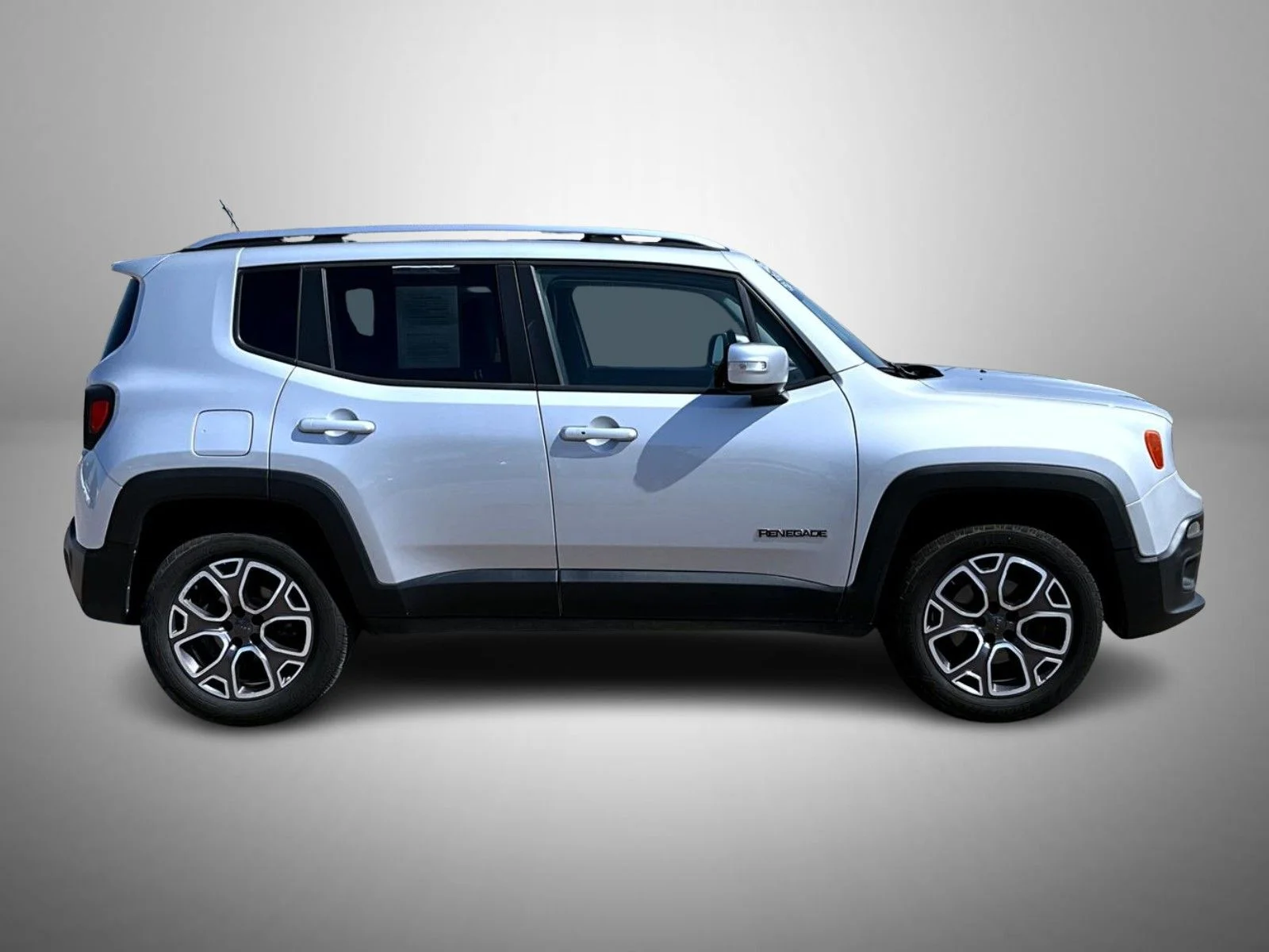 Used 2015 Silver Jeep Limited image 4