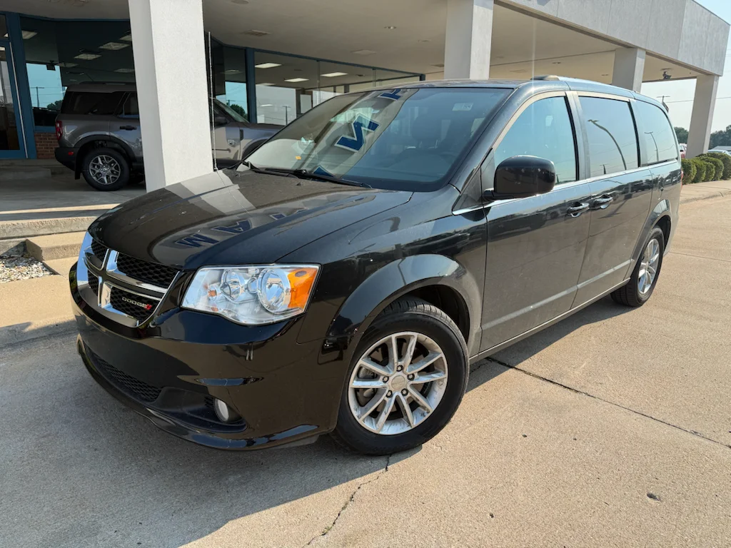 Used 2019 Black Onyx Crystal Pearlcoat Dodge SXT image 6
