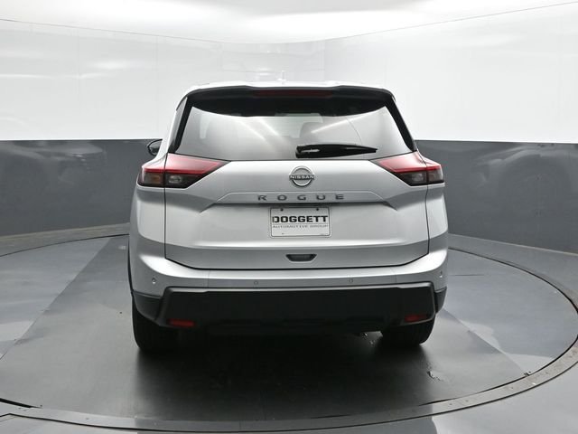 Used 2025 Silver Nissan SV image 5