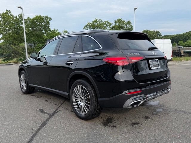 Used 2026 Black Mercedes-Benz GLC 300 image 5