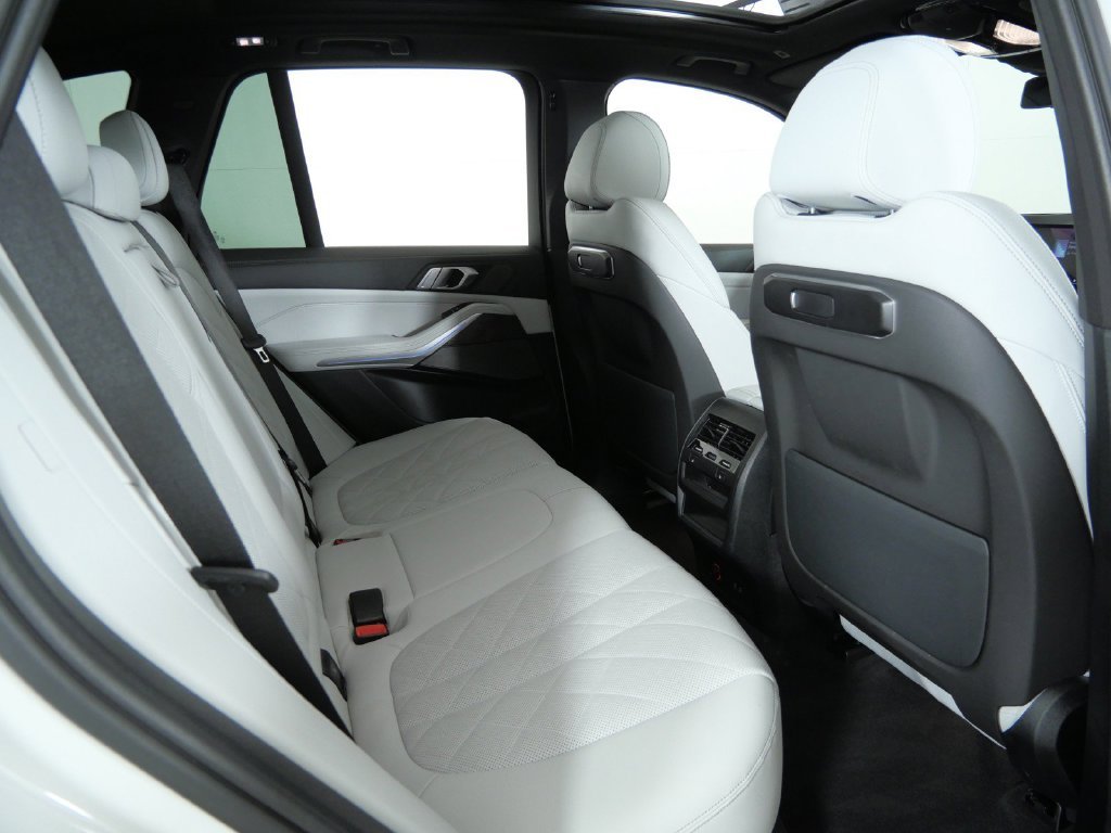 Certified Used 2024 Mineral White Metallic BMW xDrive40i image 31