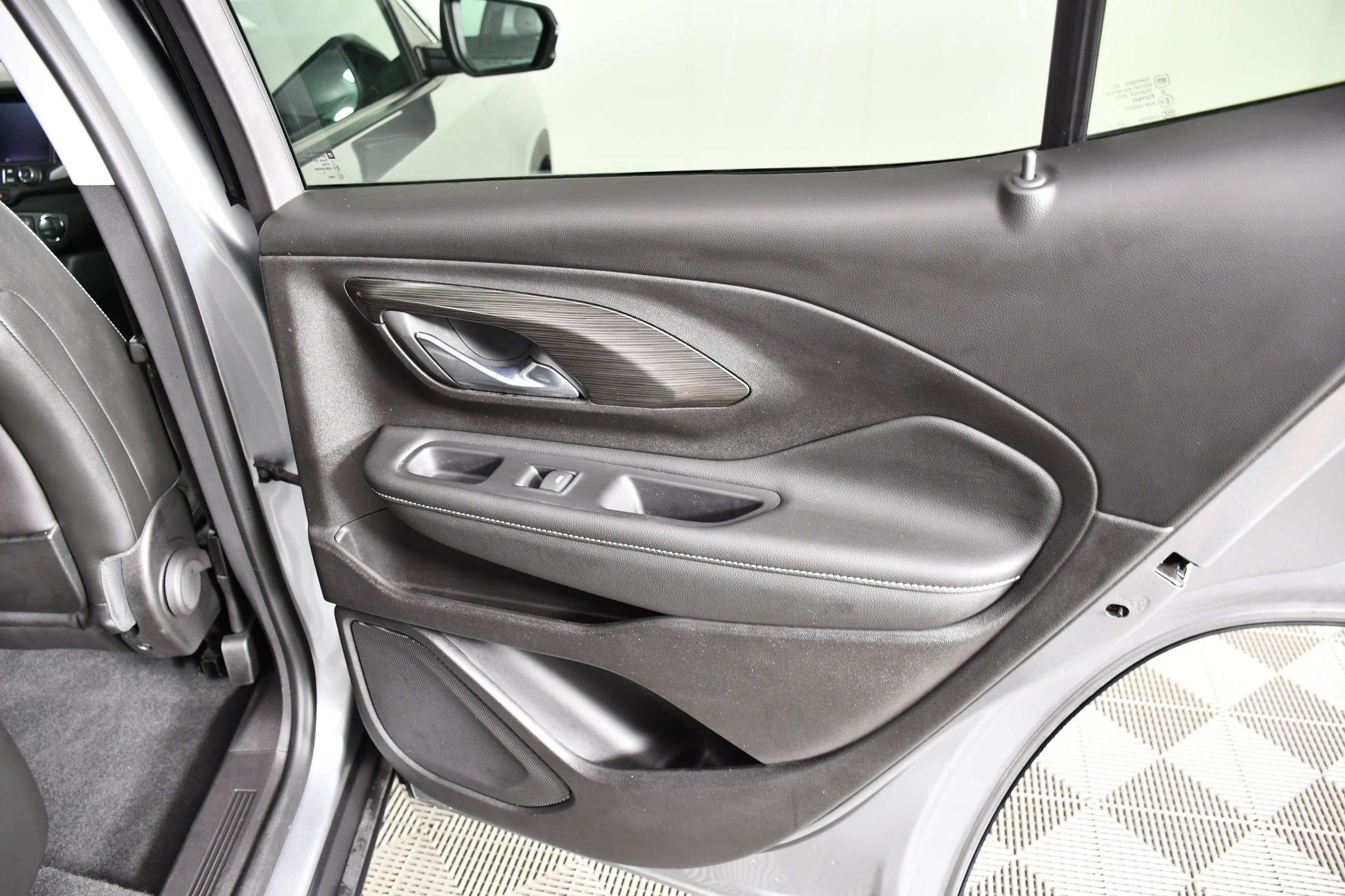 Used 2024 Sterling Metallic GMC SLT image 45