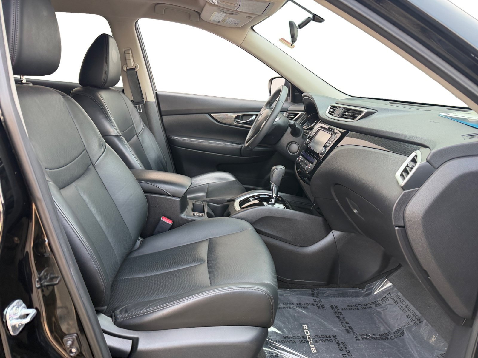 Used 2015 Super Black Nissan SL image 30