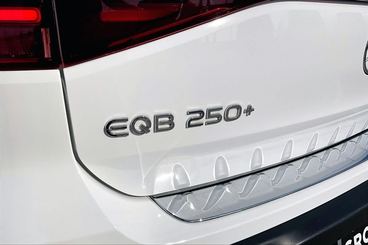 Used 2024 Polar White Mercedes-Benz EQB 250+ image 27