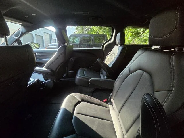Used 2025 Black Chrysler Select image 7
