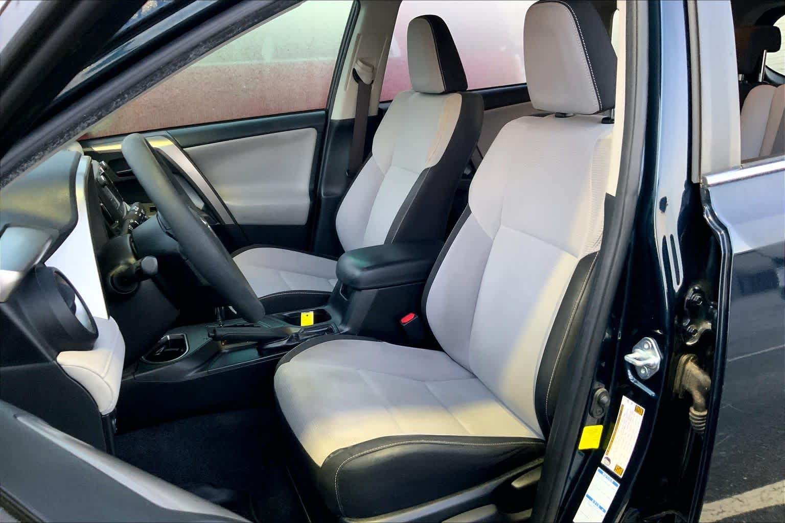 Used 2018 Galactic Aqua Mica Toyota Hybrid LE image 10