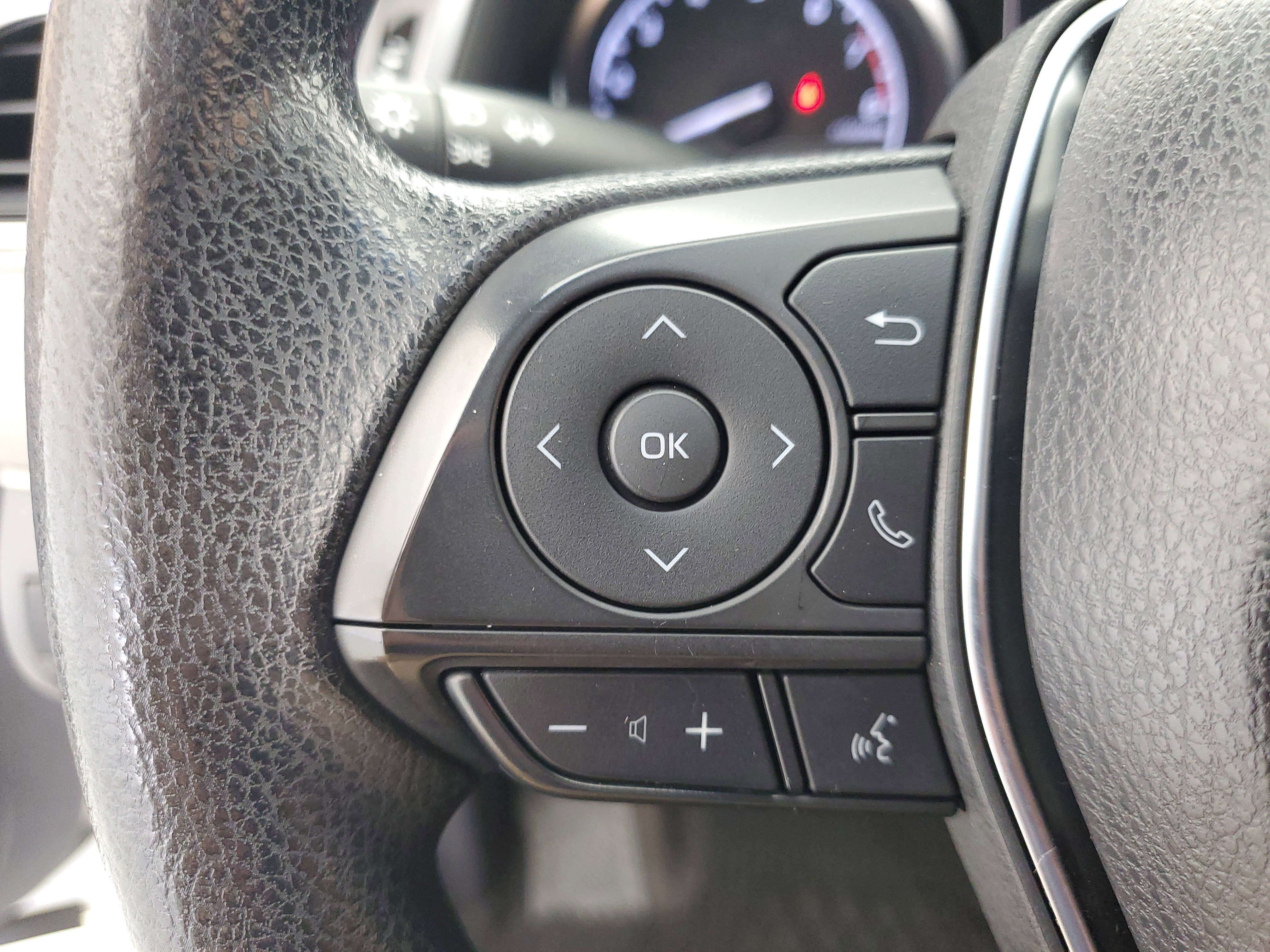 Used 2018 Super White Toyota LE image 22