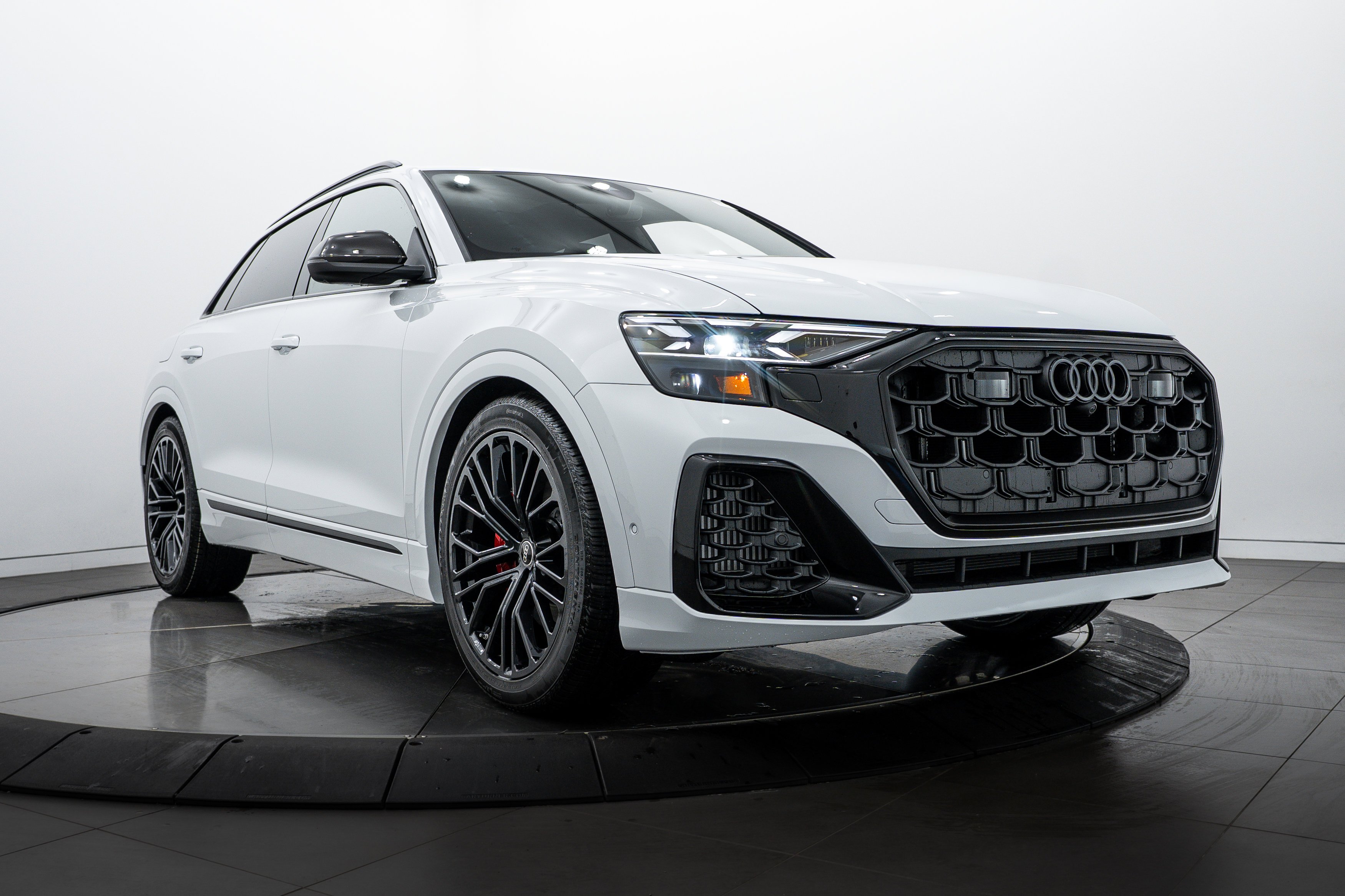 2026 Audi SQ8 Prestige quattro's photo