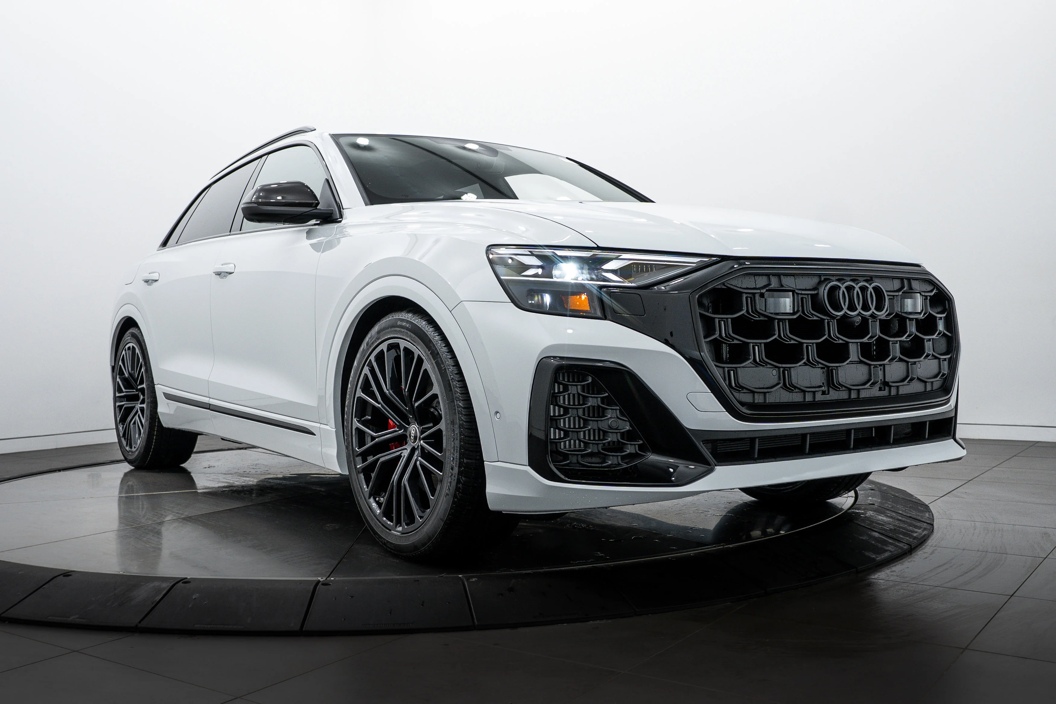 2026 Audi SQ8 Prestige quattro's photo