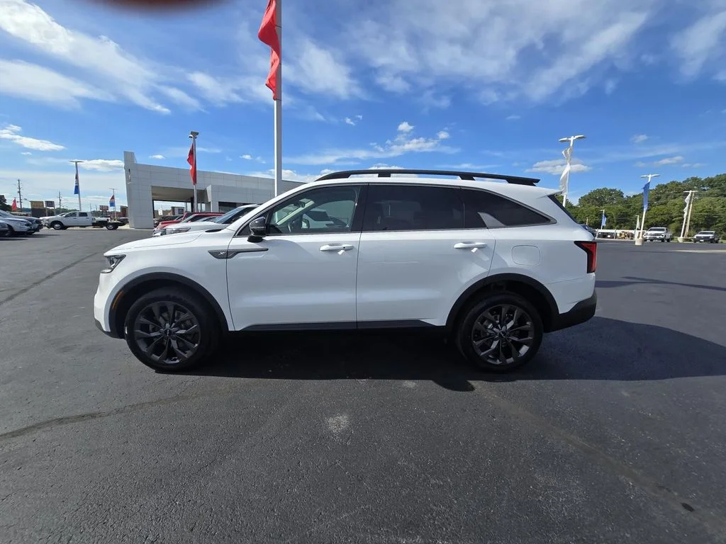 Used 2023 Glacial White Pearl Kia X-Line EX image 4