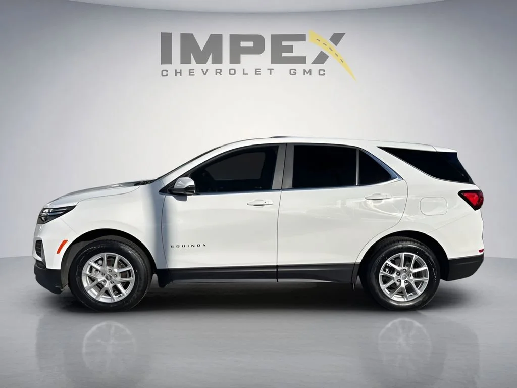 Used 2024 Summit White Chevrolet LT image 2