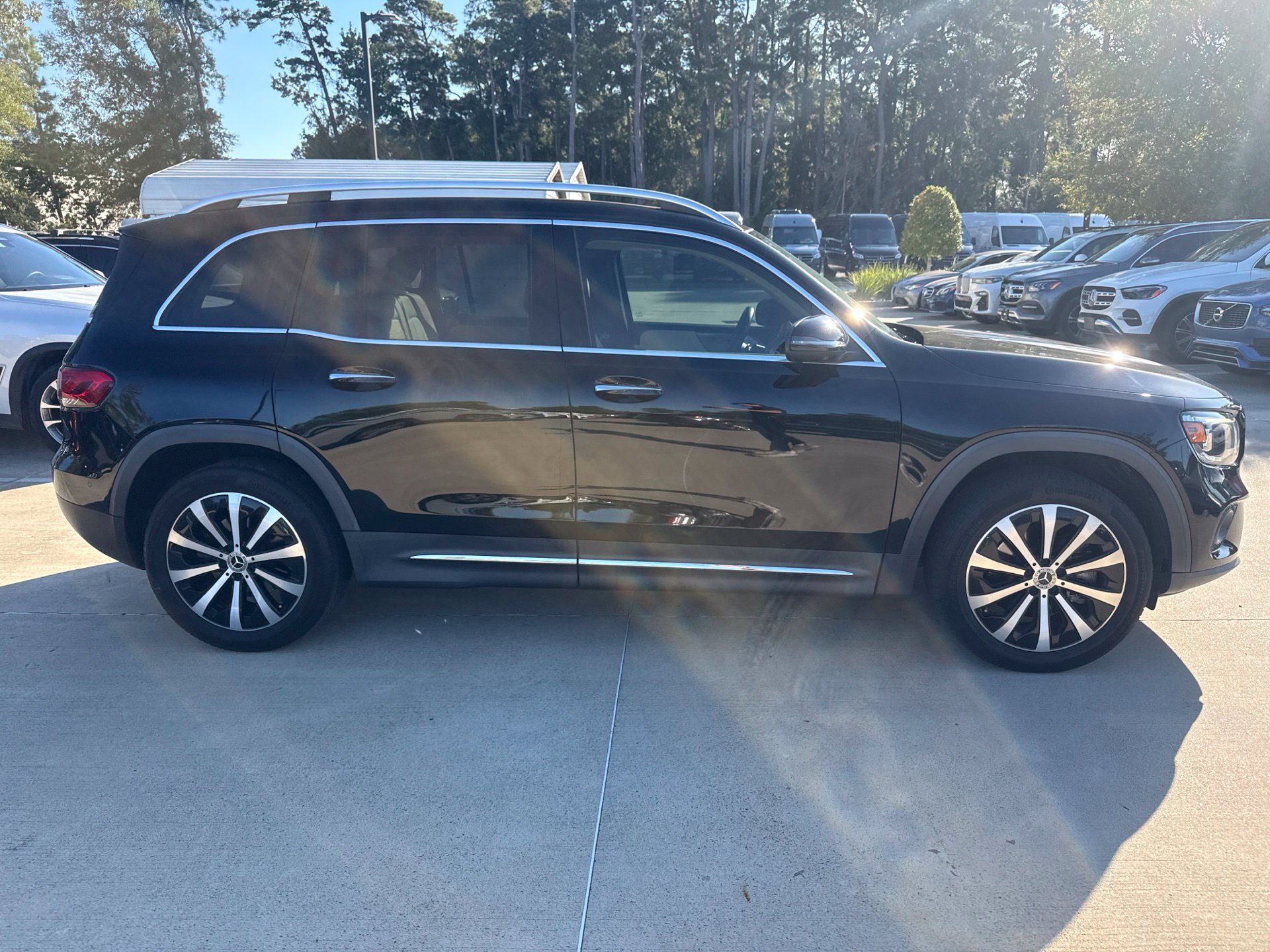 Used 2022 Night Black Mercedes-Benz GLB 250 image 3