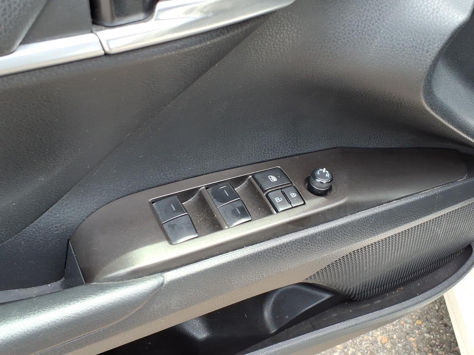 Used 2023  TOYOTA  image 16
