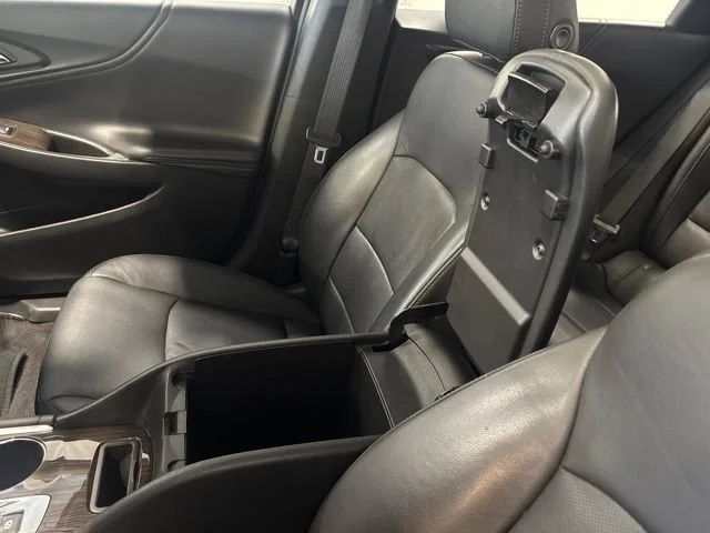 Used 2022 Silver Ice Metallic Chevrolet Premier image 28