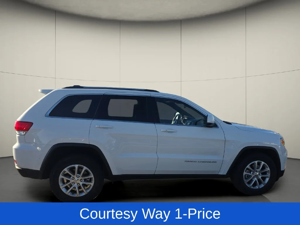 Used 2015 White/off-white Jeep Laredo image 11