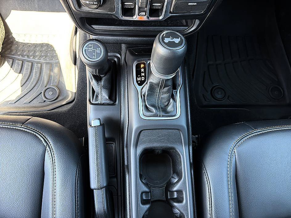 Used 2024 Hydro Blue Pearlcoat Jeep Sahara image 17
