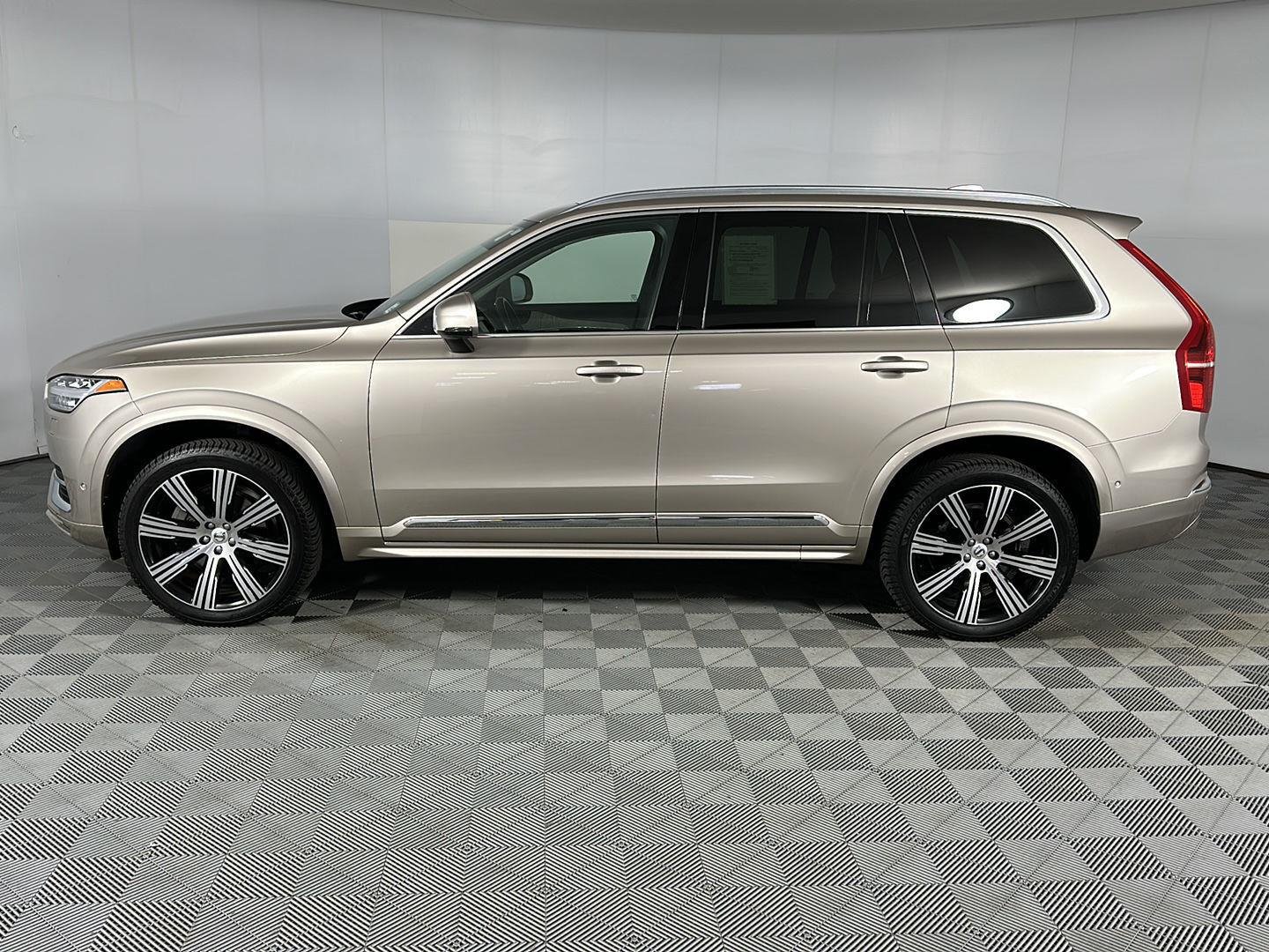 Used 2023 Bright Dusk Metallic Volvo Ultimate image 14