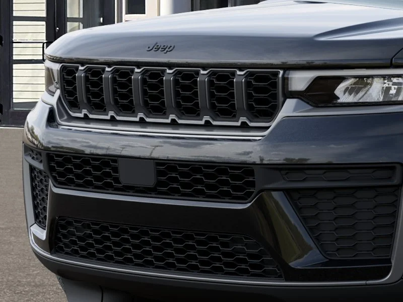 New 2026 Diamond Black Crystal Pearl-Coat Exterior Paint Jeep Altitude 4x4 image 37