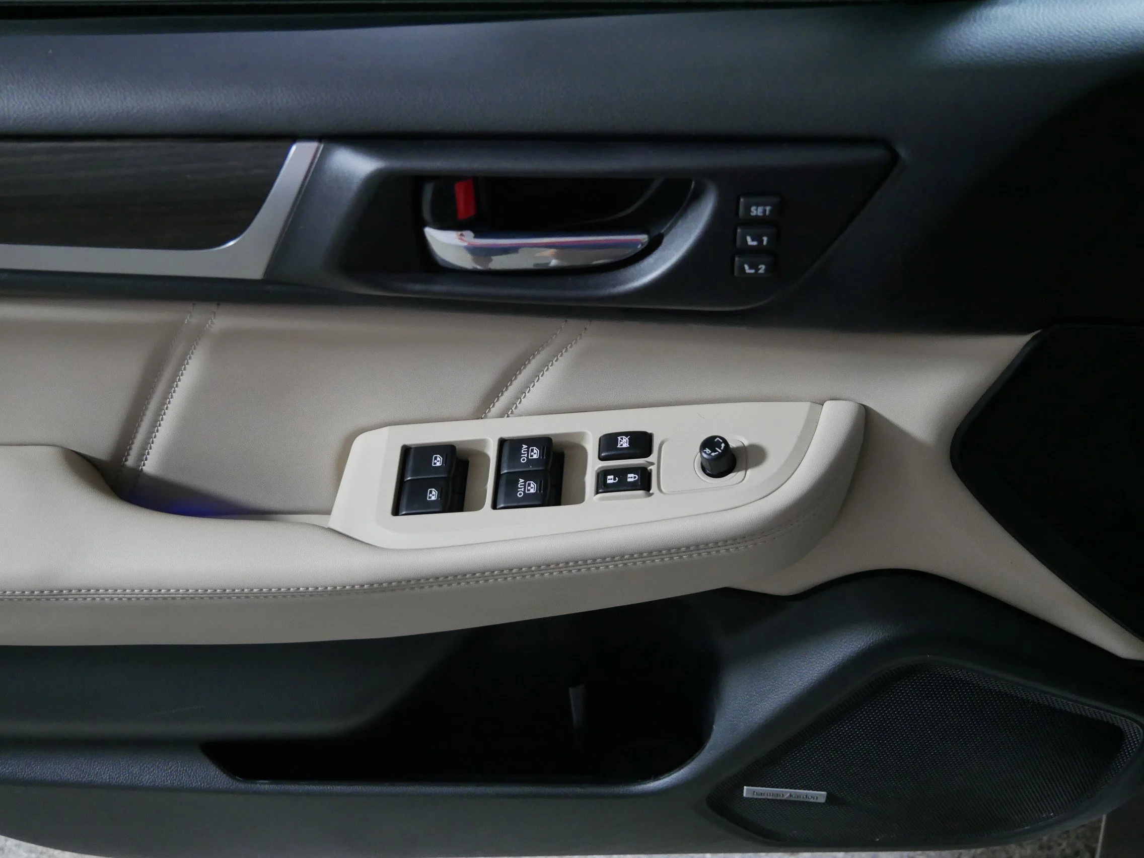 Used 2018 Tungsten Metallic Subaru Limited image 19