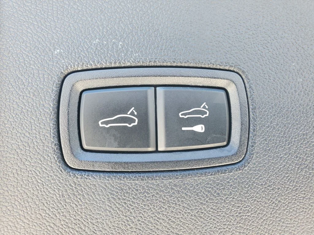 Used 2023 White Porsche Base image 9