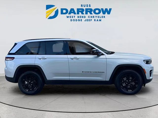 Used 2025 Silver Jeep Altitude image 6