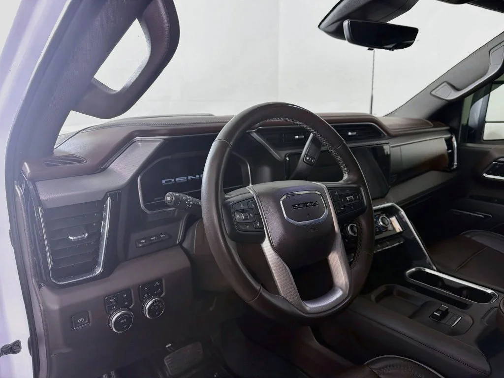 Used 2024 White Frost Tricoat GMC Denali image 10