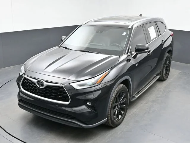 Used 2021 Black Toyota XLE image 14